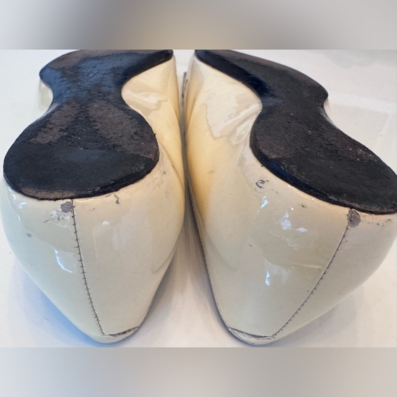 Roger Vivier Belle Vivier Patent Leather Ballet Flats with Gold Buckle - Picture 9 of 16